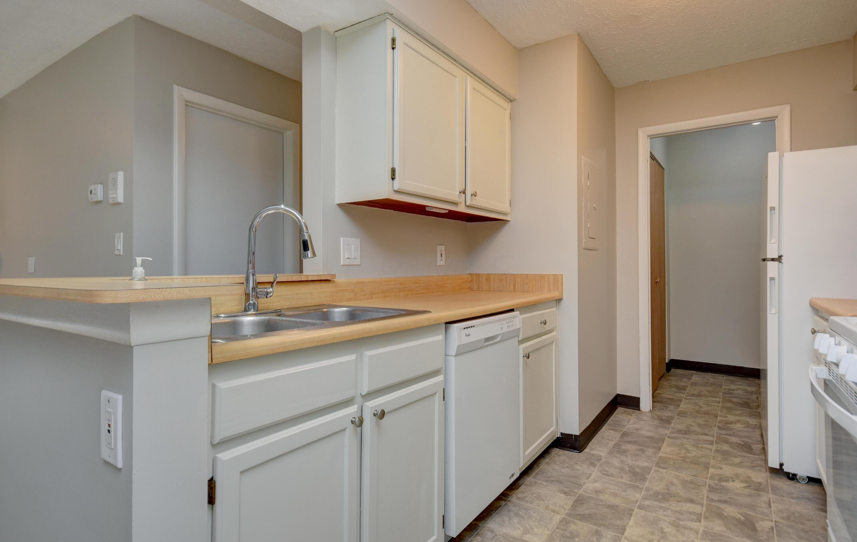 2245 Hedgerow Road, Unit 2245D Columbus, OH 43220 - Photo 19 of 25