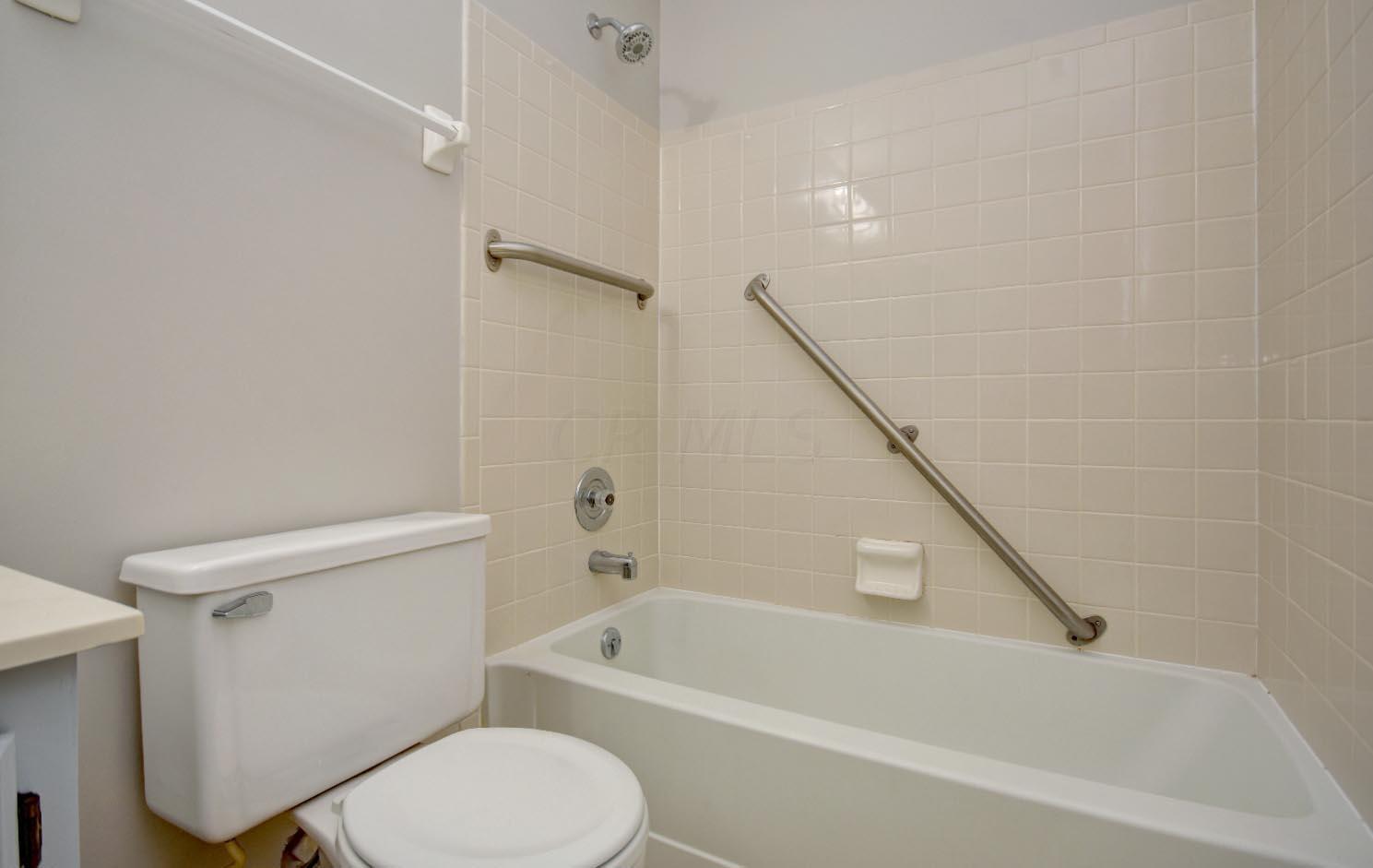 2245 Hedgerow Road, Unit 2245D Columbus, OH 43220 - Photo 23 of 25