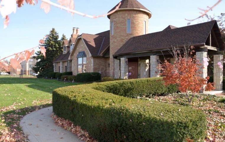 2245 Hedgerow Road, Unit 2245D Columbus, OH 43220 - Photo 4 of 25