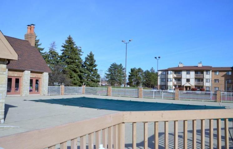 2245 Hedgerow Road, Unit 2245D Columbus, OH 43220 - Photo 8 of 25