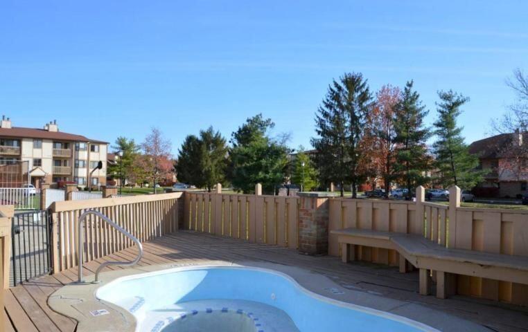 2245 Hedgerow Road, Unit 2245D Columbus, OH 43220 - Photo 9 of 25