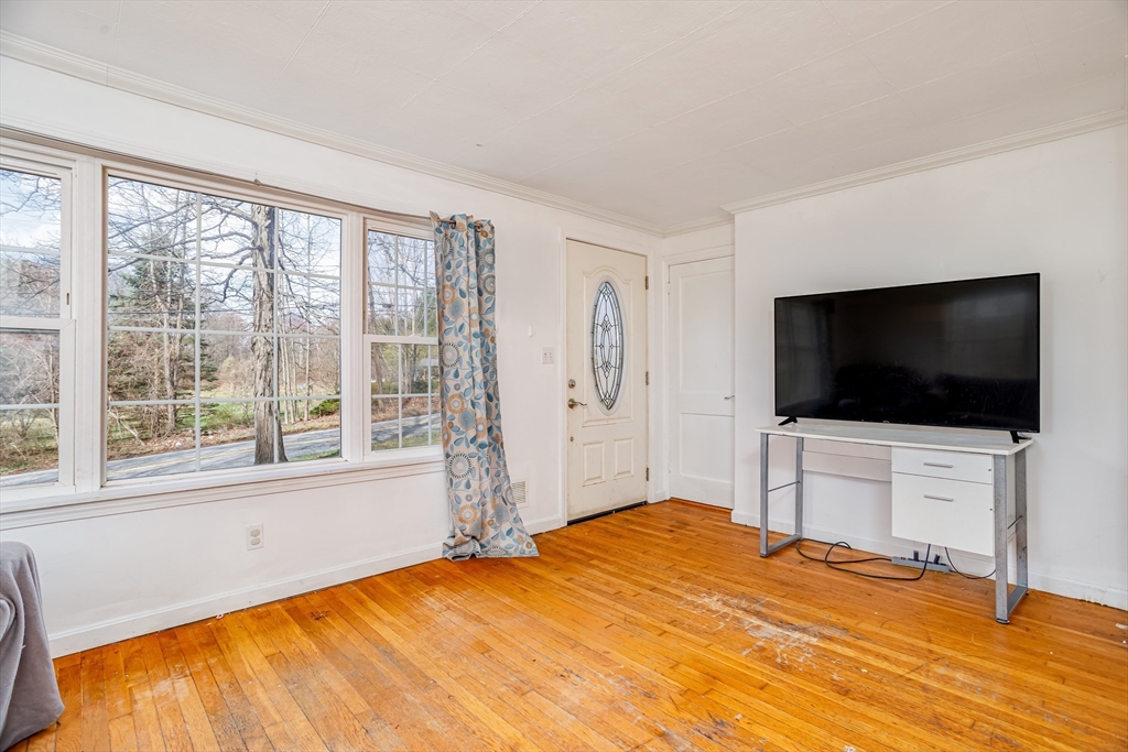 30 South Meadow Road Lancaster, MA 01523 - Photo 4 of 36