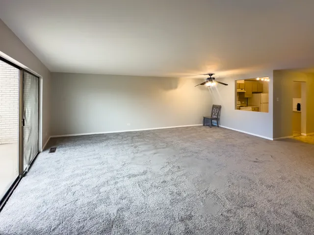 $150,000 | 3900 West 95th Street, Unit 204, Evergreen Park, IL 60805