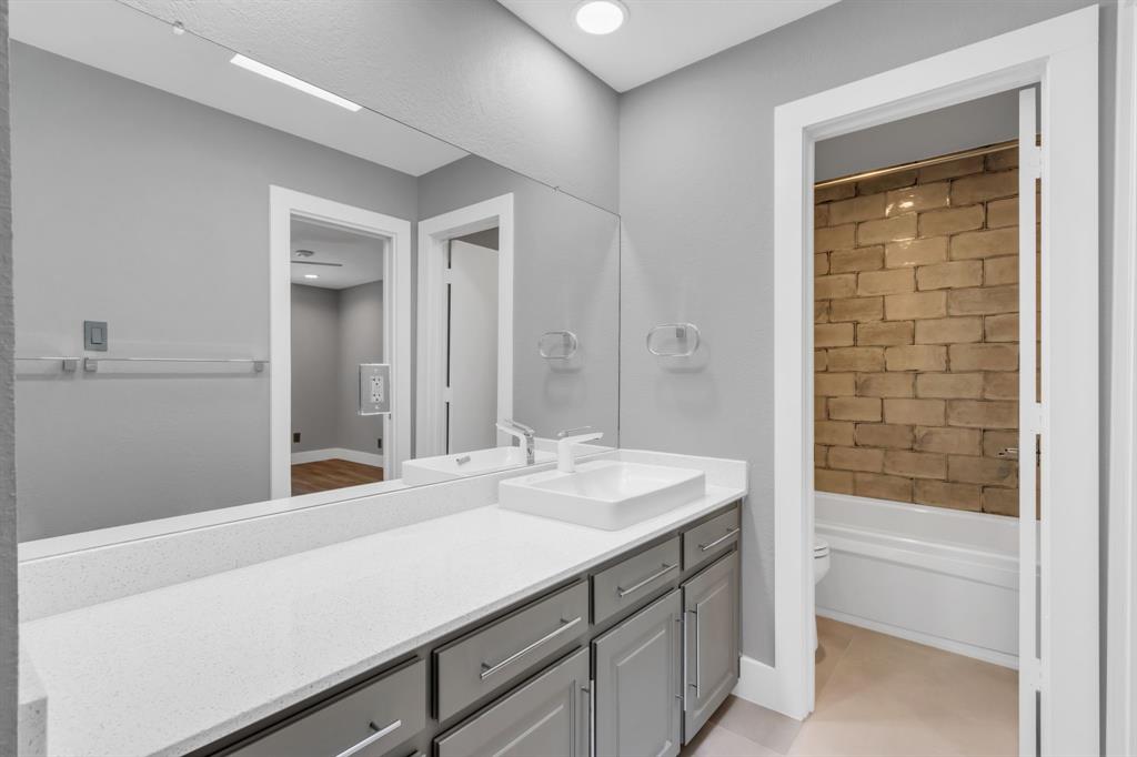 1424 Hampton Road Grapevine, TX 76051 - Photo 23 of 30