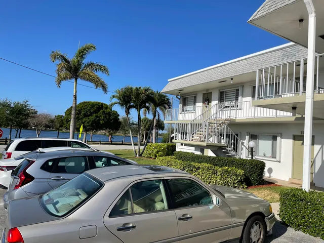 $149,999 | 3160 Lake Osborne Drive, Unit 201, Lake Worth Beach, FL 33461