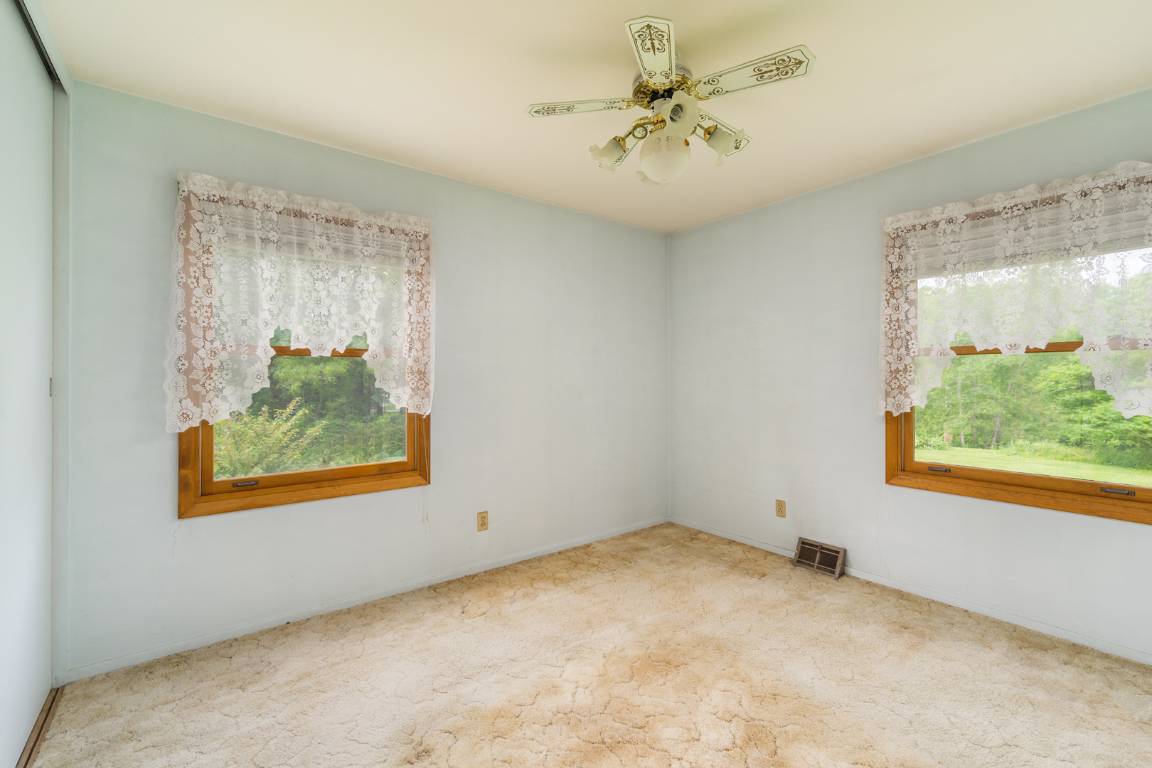 698 North 2853rd Road LaSalle, IL 61301 - Photo 16 of 39 an empty room with a window