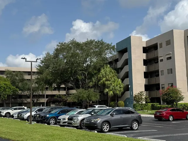 a view of a bench with a bench in the patio