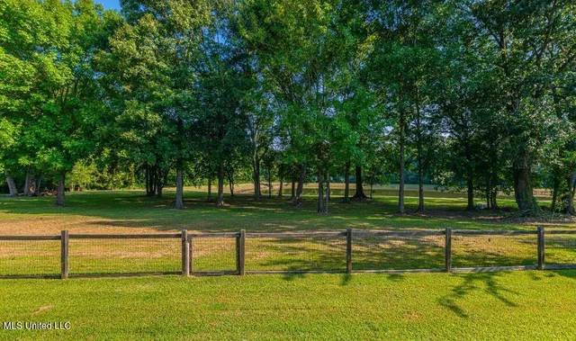 $2,400 | 123 Creekside Drive, Canton, MS 39046