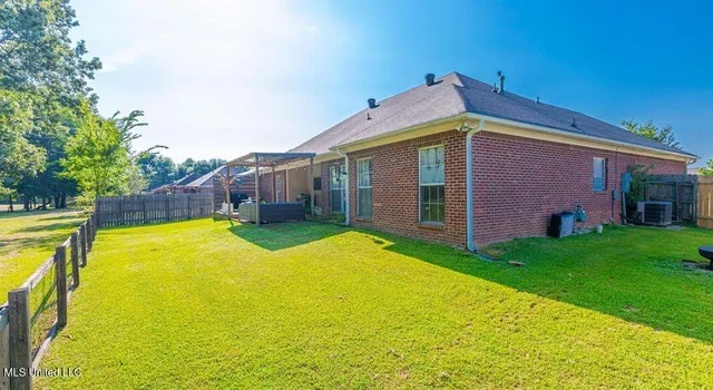 $2,400 | 123 Creekside Drive, Canton, MS 39046