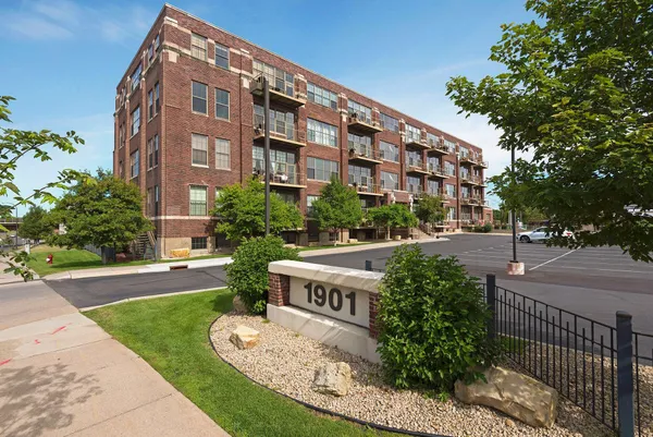 $280,000 | 1901 East Hennepin Avenue, Unit 305, Minneapolis, MN 55413