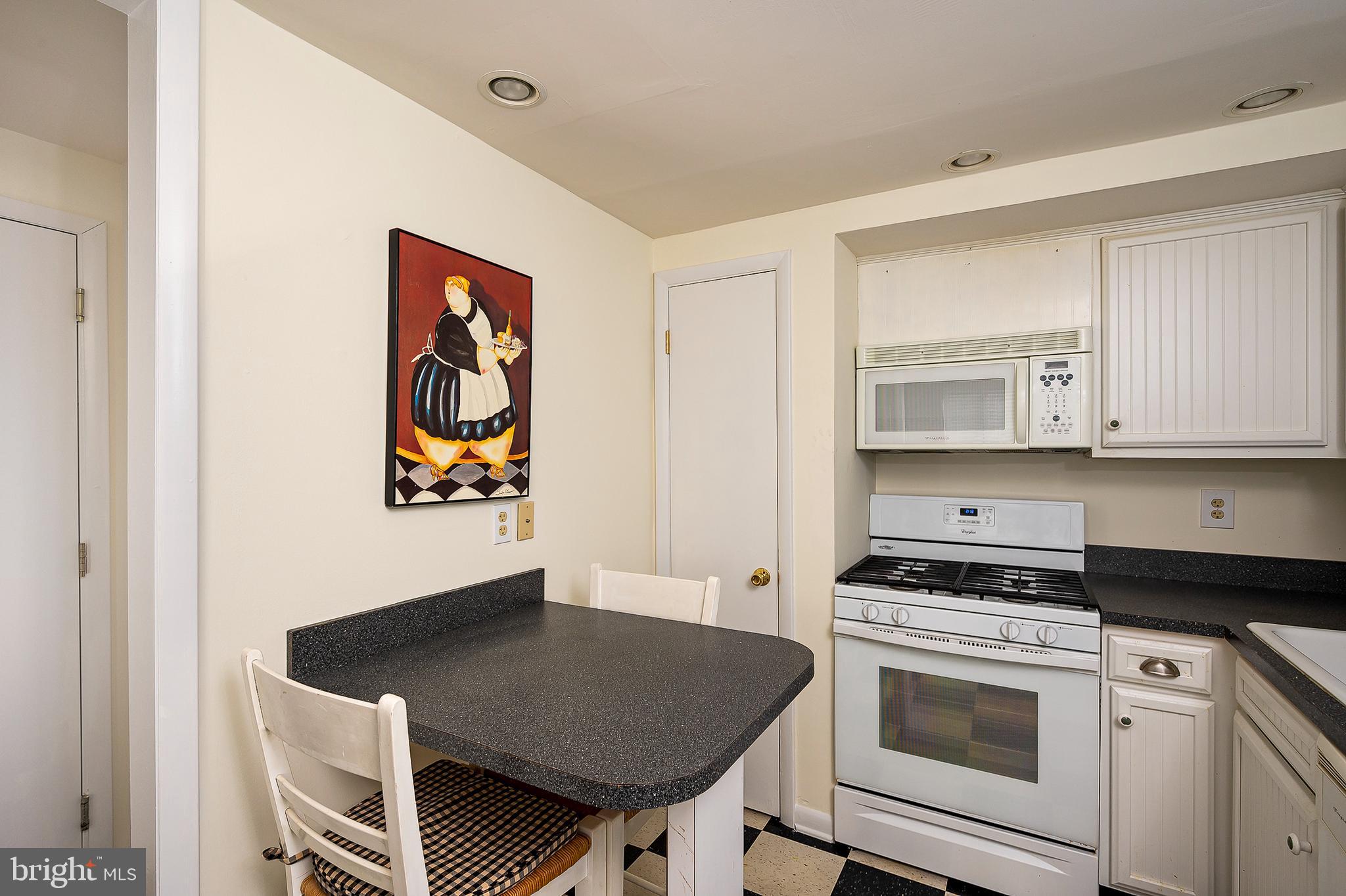 106 Cross Keys Road, Unit R106B Baltimore, MD 21210 - Photo 14 of 26 Kitchen Dining Area
