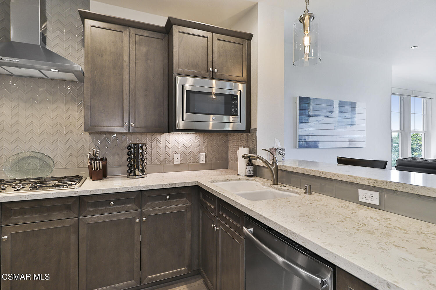 4012 Tradewinds Drive, Unit 101 Oxnard, CA 93035 - Photo 22 of 56 dKitchen and Dining5