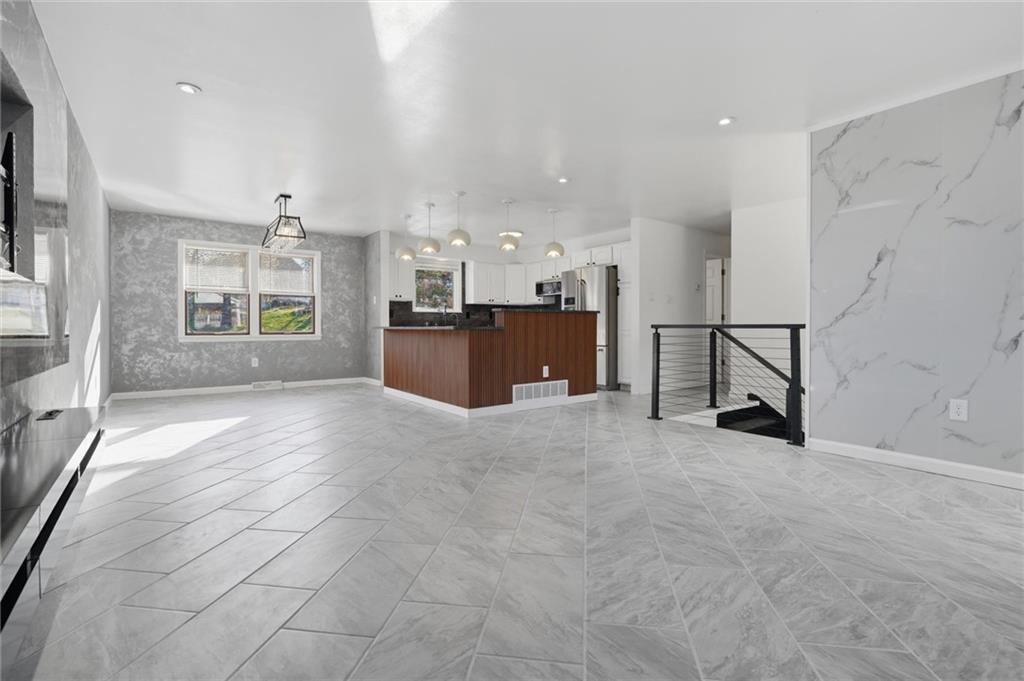 82 Spring Valley Drive Washington, PA 15301 - Photo 11 of 35