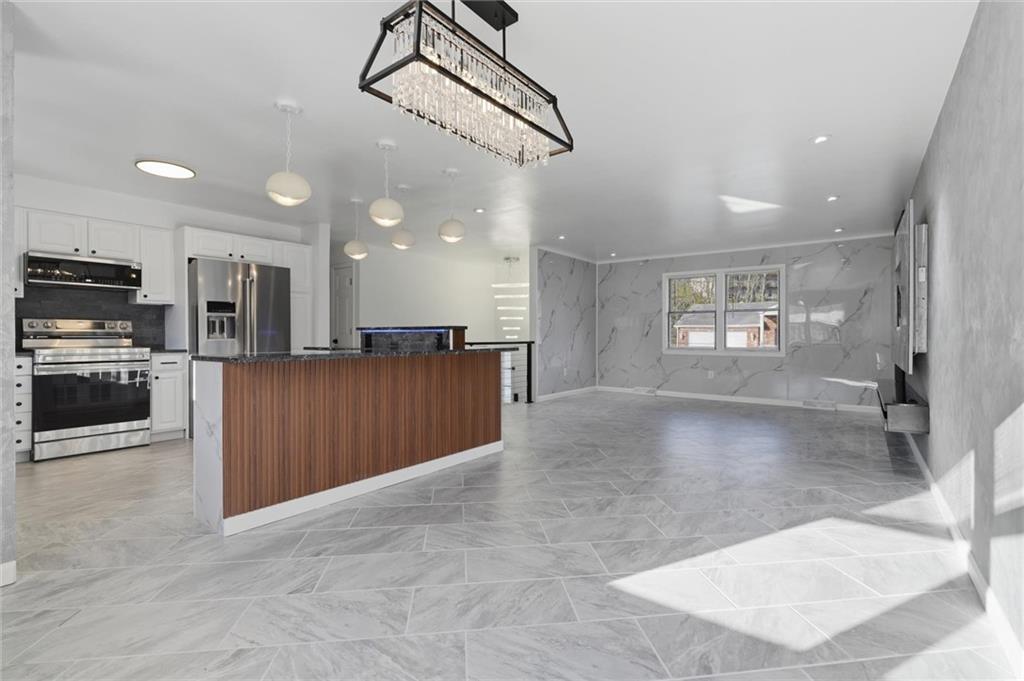 82 Spring Valley Drive Washington, PA 15301 - Photo 12 of 35