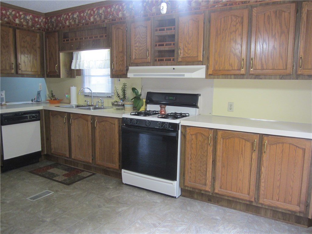 38 Lane F Coventry, RI 02816 - Photo 8 of 19 Gallery Image 8
