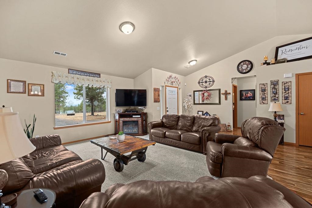 14305 East Nelson Road Elk, WA 99009 - Photo 6 of 48