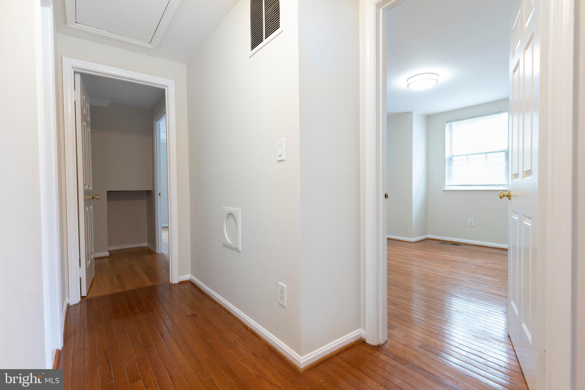 7025 Braddock Mews Place Springfield, VA 22151 - Photo 12 of 35 Upper Level Hallway