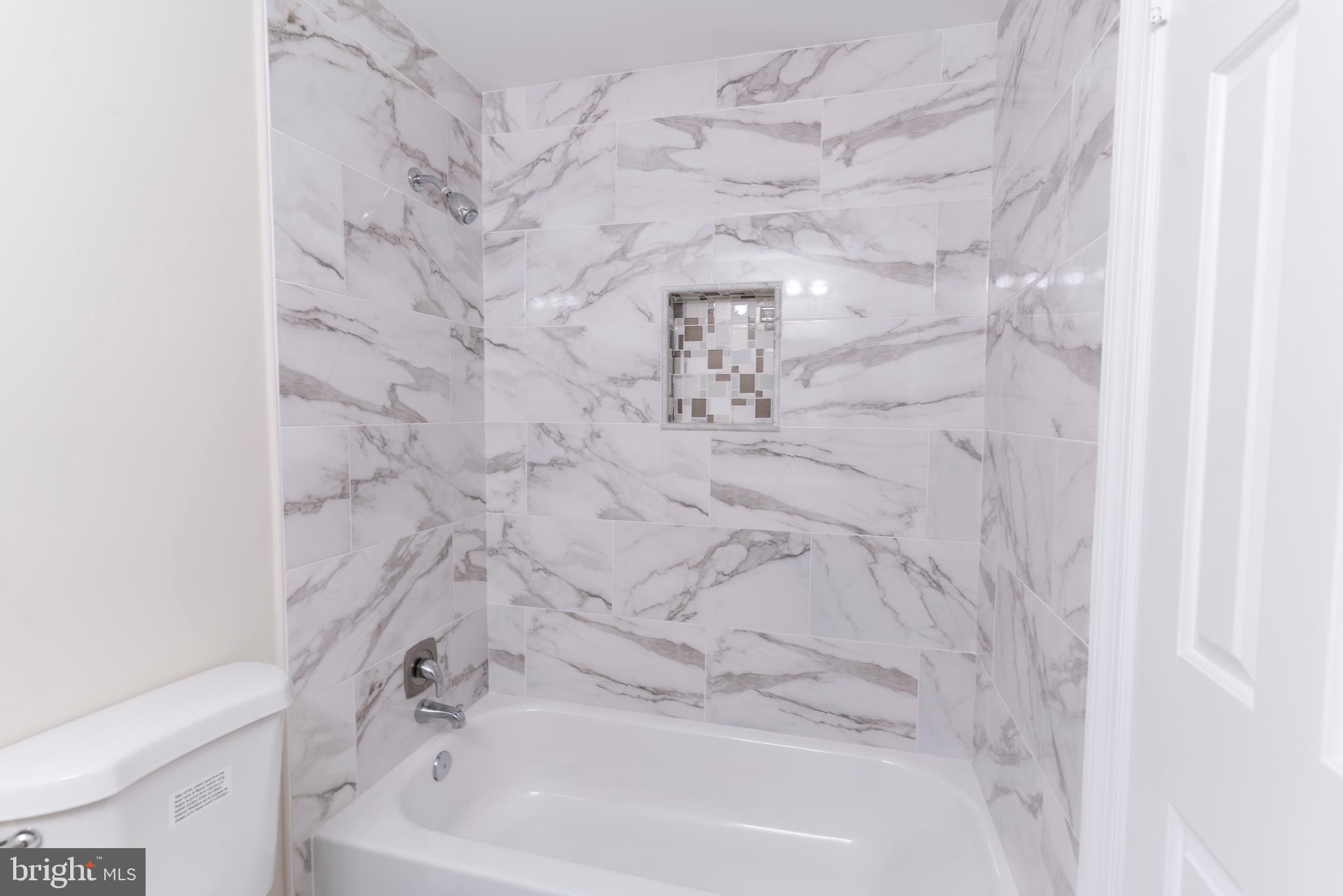 7025 Braddock Mews Place Springfield, VA 22151 - Photo 20 of 35 Bathroom