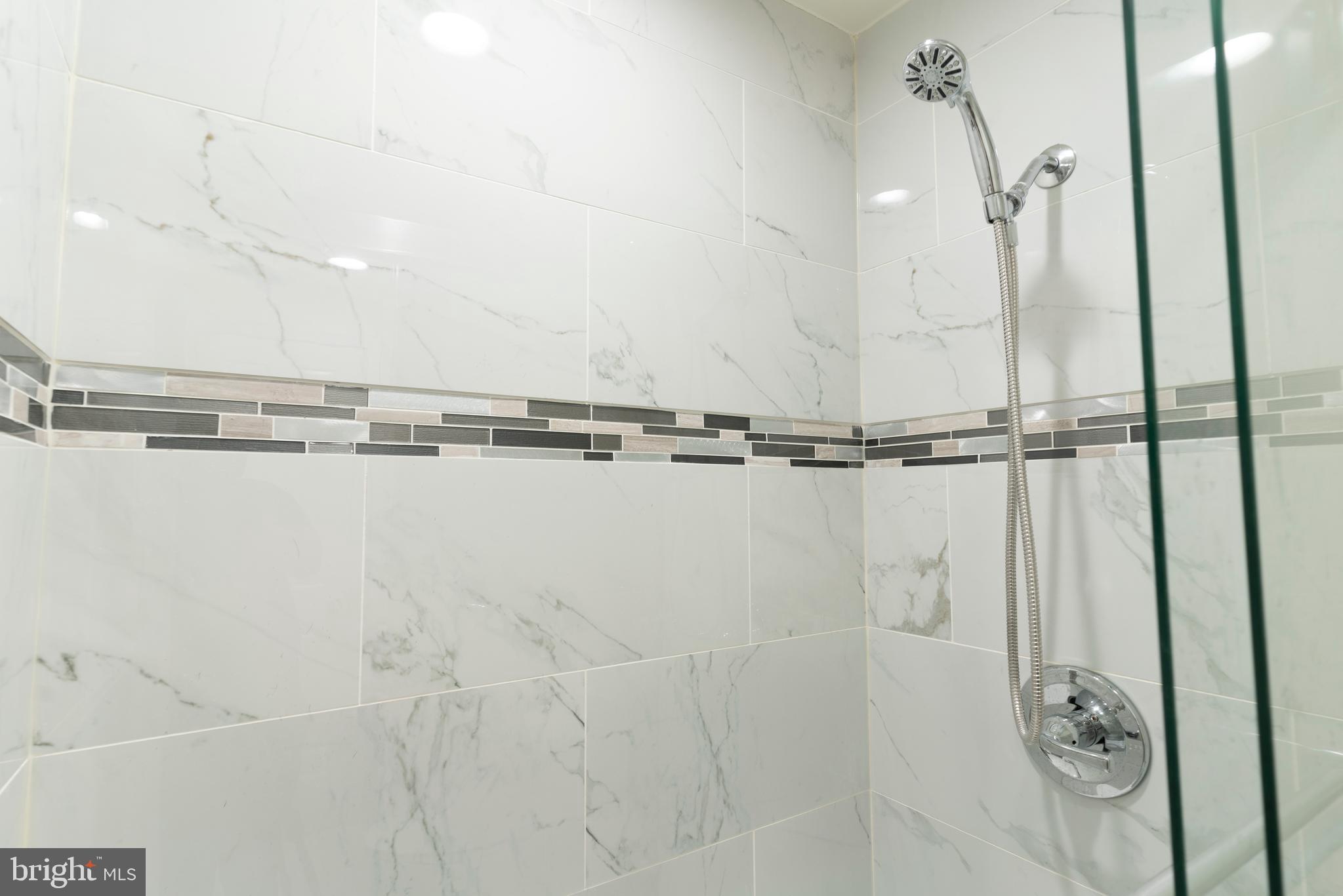 7025 Braddock Mews Place Springfield, VA 22151 - Photo 22 of 35 Bathroom