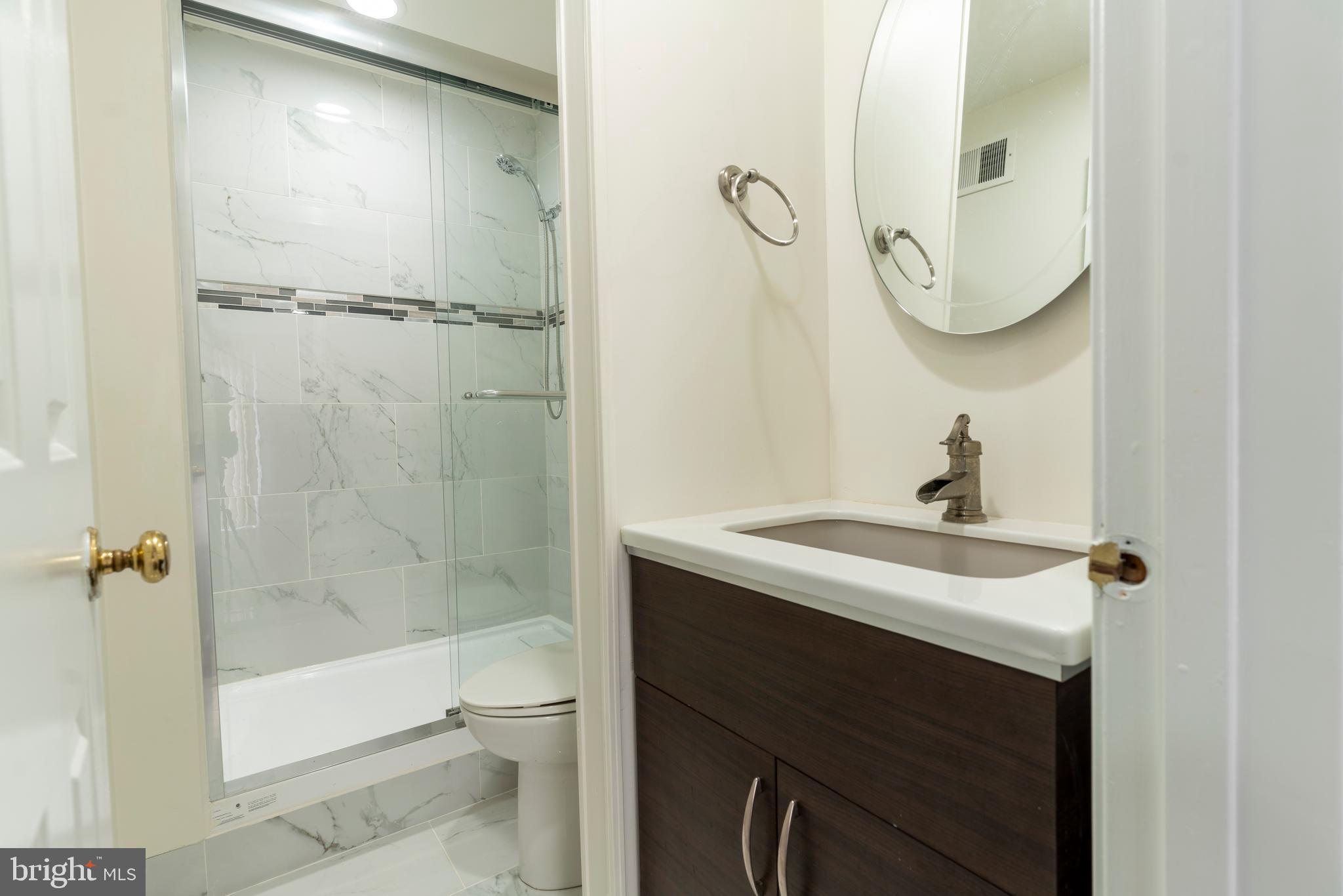 7025 Braddock Mews Place Springfield, VA 22151 - Photo 30 of 35 Bathroom