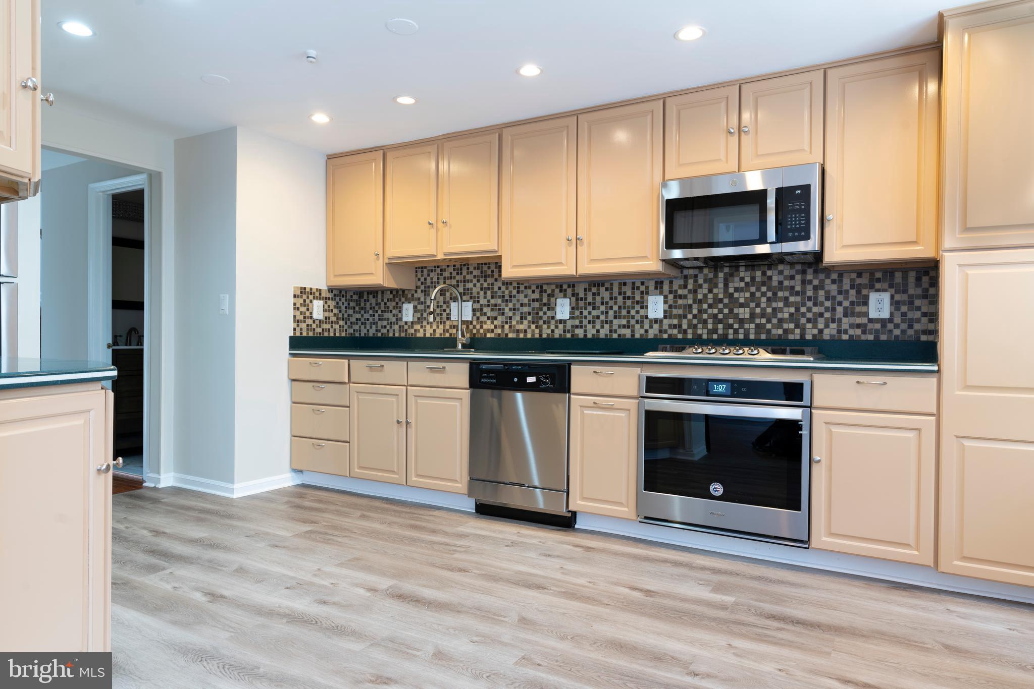 7025 Braddock Mews Place Springfield, VA 22151 - Photo 8 of 35 Bright and Open Kitchen