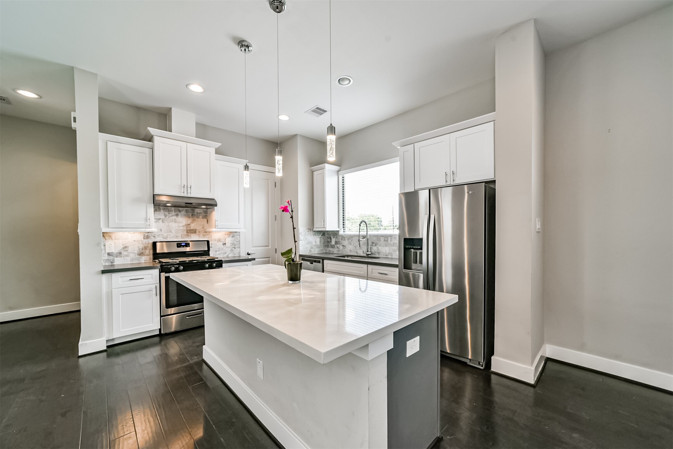 10806 Warwana Road, Unit G Houston, TX 77043 - Photo 9 of 41 Gallery Image 9