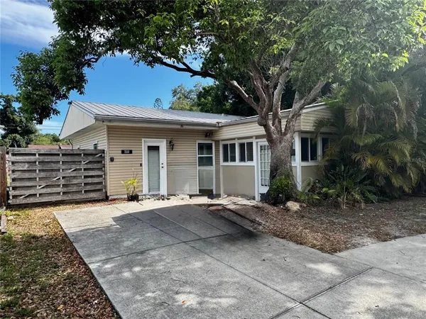 $2,500 | 2559 Arlington Street, Sarasota, FL 34239