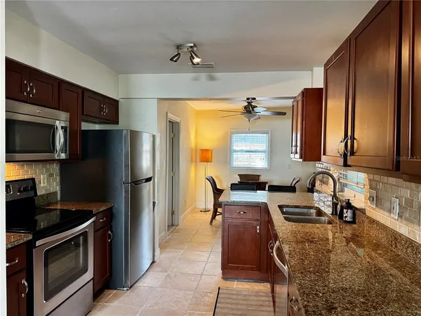 $2,500 | 2559 Arlington Street, Sarasota, FL 34239