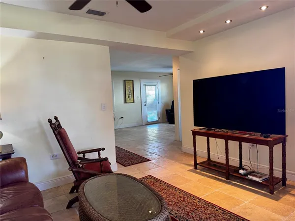 $2,500 | 2559 Arlington Street, Sarasota, FL 34239