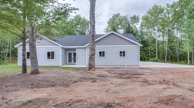 $449,999 | 113 North Birch Lane, Coleraine, MN 55722