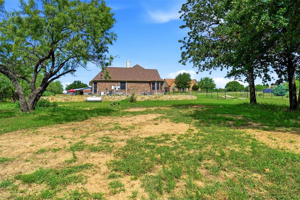 124 Carnes Court Springtown, TX 76082 - Photo 38 of 40