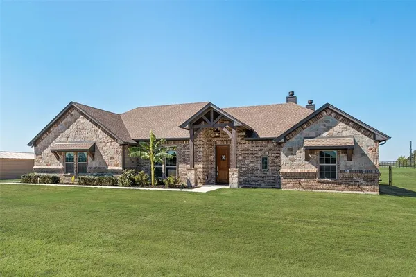 $500,000 | 416 Christian Way, Azle, TX 76020