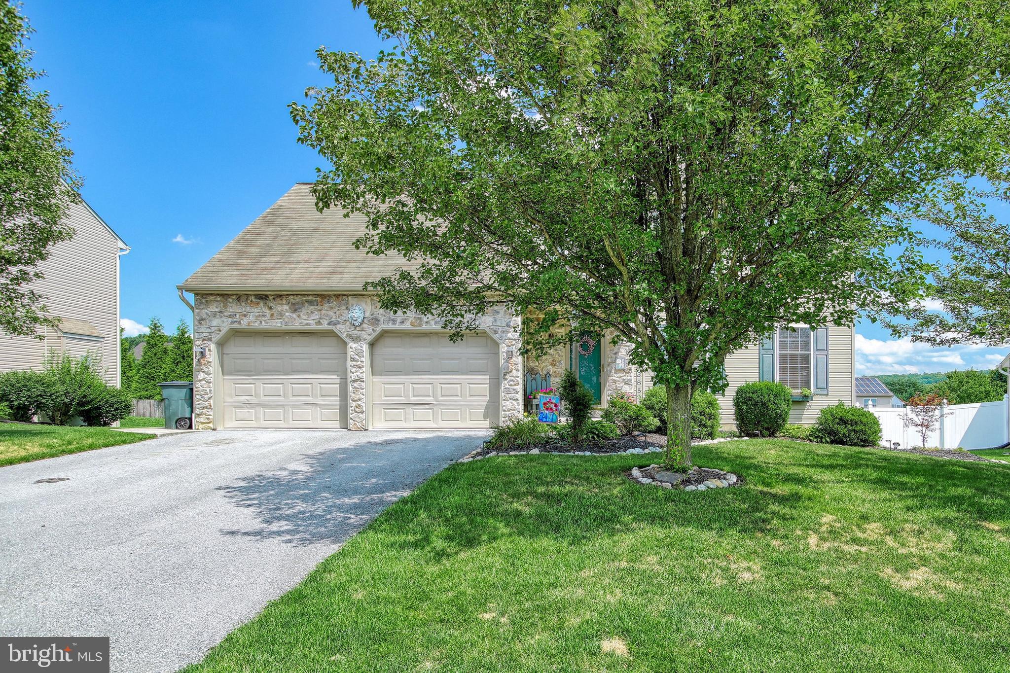 385 Olde Hickory Road Mount Wolf, PA 17347 - Photo 3 of 38 Gallery Image 3