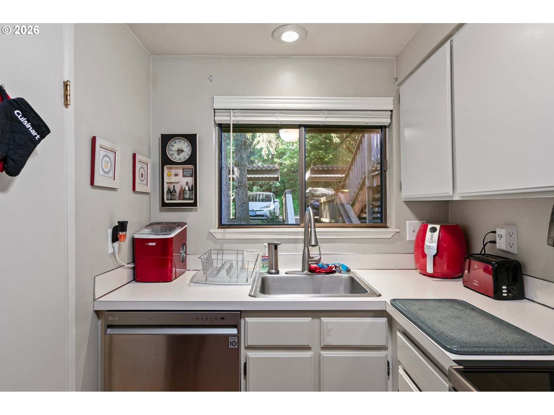151 Treehill Loop Eugene, OR 97405 - Photo 19 of 45