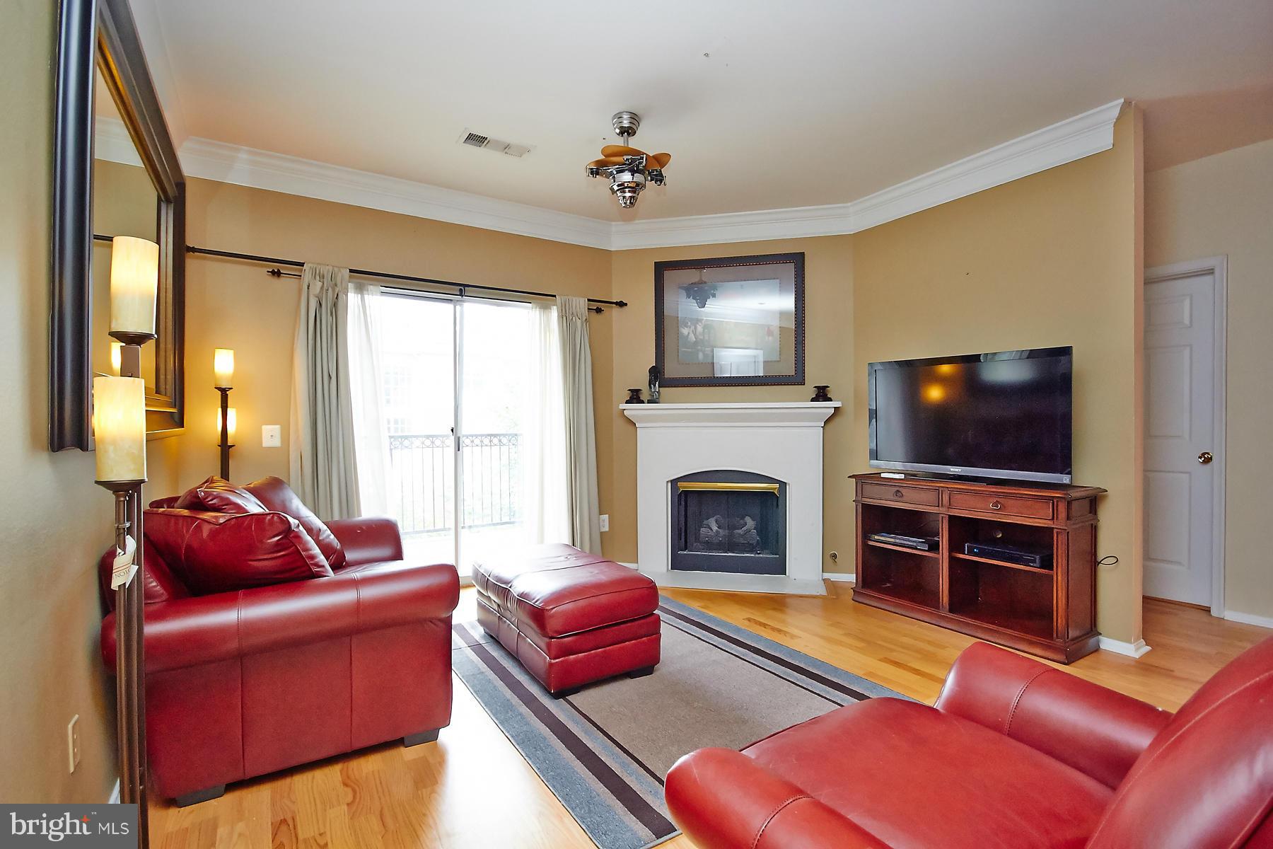 1580 Spring Gate Dr., Unit 4303 McLean, VA 22102 - Photo 3 of 26 Living Room