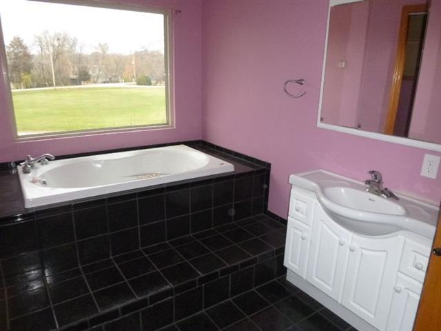 32908 Short Street Burlington, WI 53105 - Photo 11 of 26 1012202511-2-096