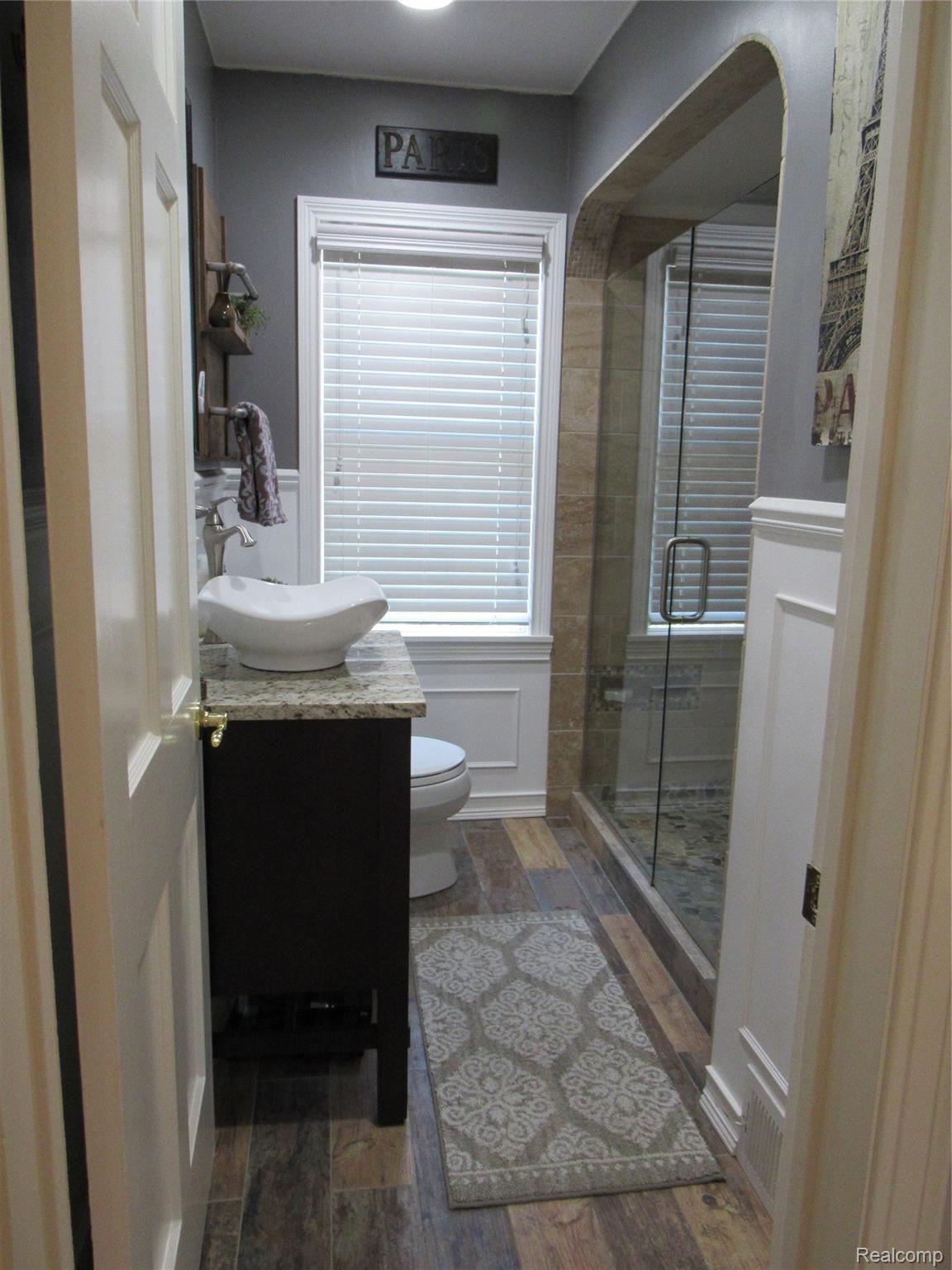 1635 Fairholme Road Grosse Pointe, MI 48236 - Photo 28 of 42 37.JPG
