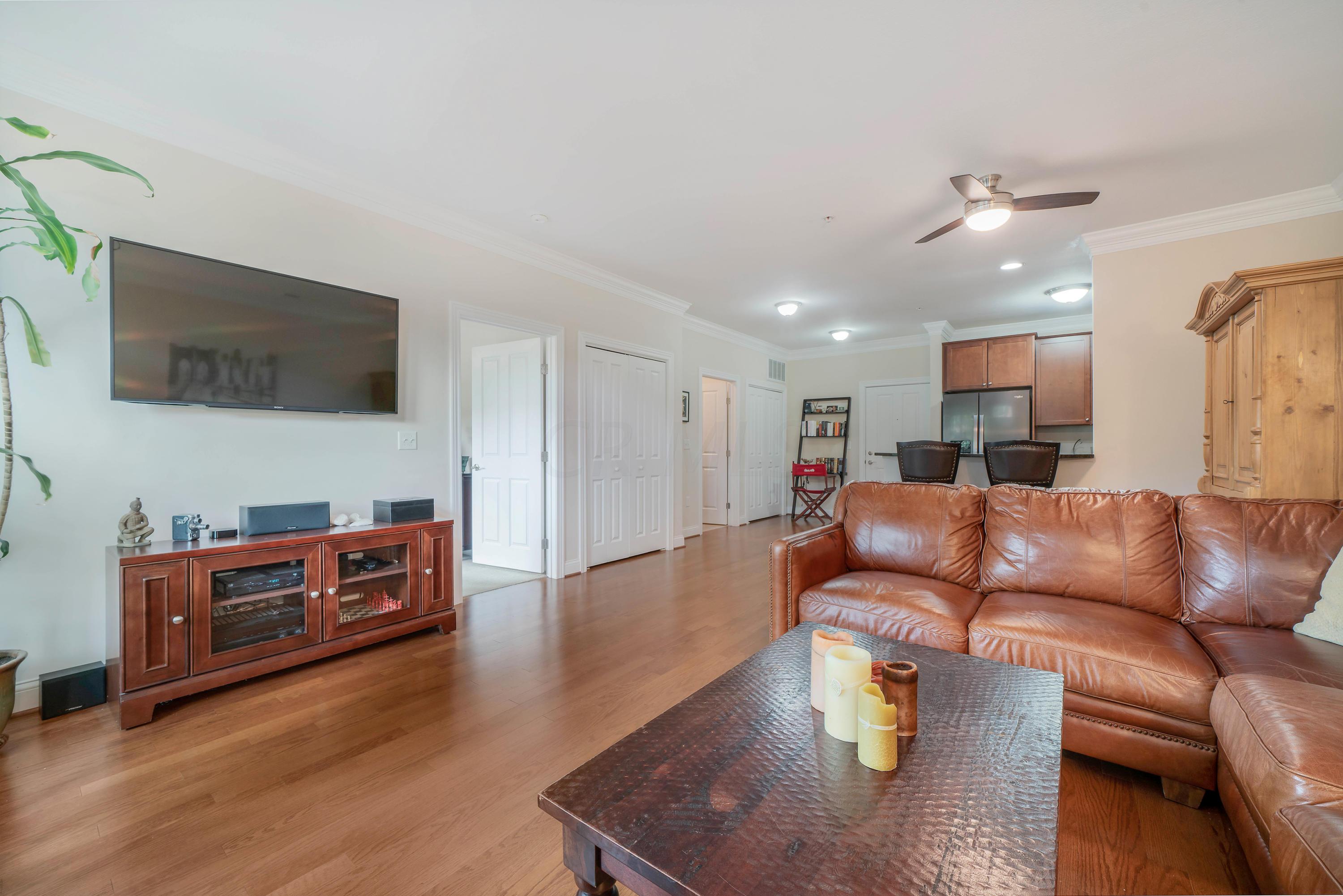960 Perry Street, Unit 111 Columbus, OH 43215 - Photo 3 of 23