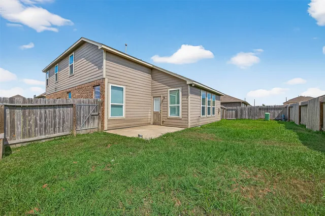 a view of a house with backyard and porch
