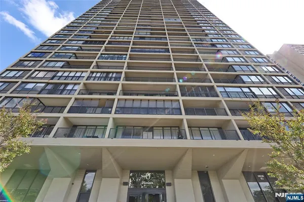 $175,000 | 6 Horizon Road, Unit 2106, Fort Lee, NJ 07024