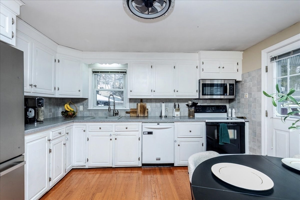 69 Springdale Avenue Dracut, MA 01826 - Photo 2 of 29