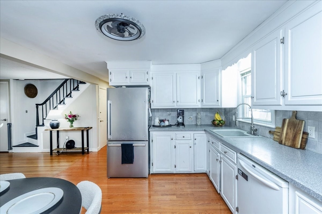 69 Springdale Avenue Dracut, MA 01826 - Photo 4 of 29