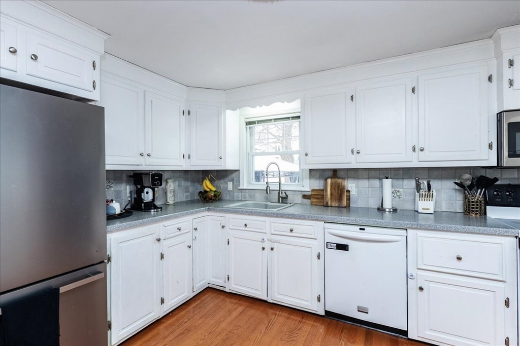 69 Springdale Avenue Dracut, MA 01826 - Photo 5 of 29