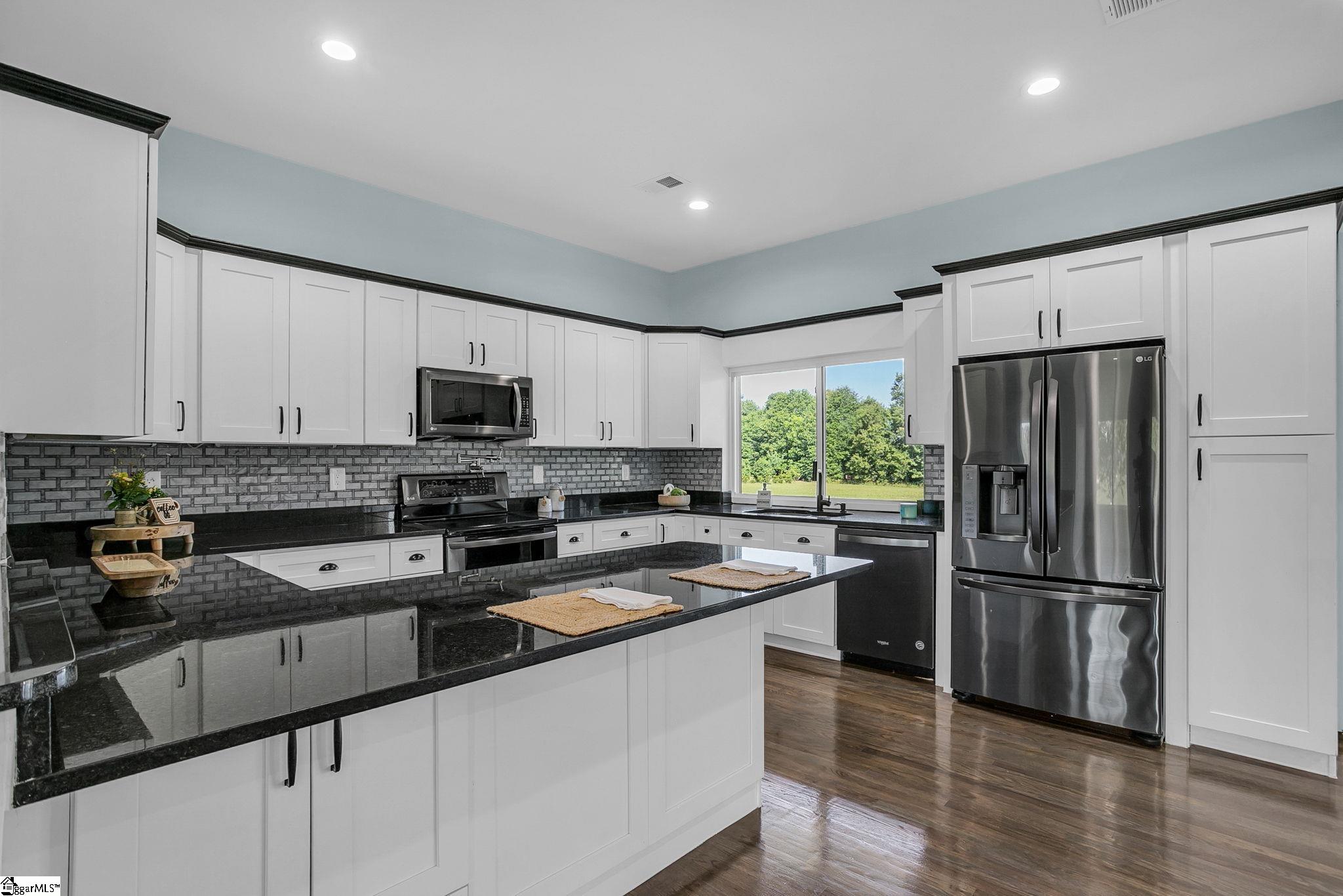 305 Waters Road Taylors, SC 29687 - Photo 17 of 48