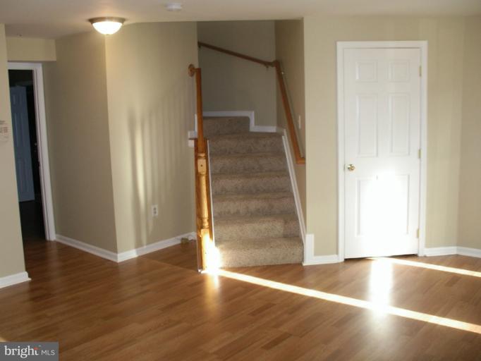 8710 Jarwood Road Rosedale, MD 21237 - Photo 14 of 22 Living Room
