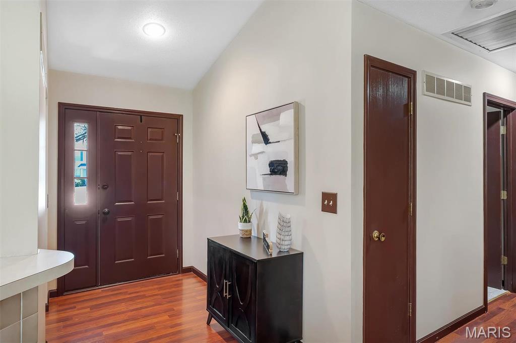 4553 Clearbrook Drive St. Charles, MO 63304 - Photo 3 of 28