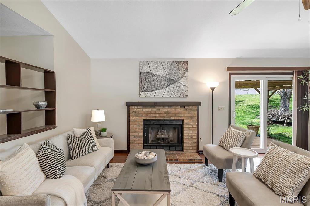 4553 Clearbrook Drive St. Charles, MO 63304 - Photo 5 of 28