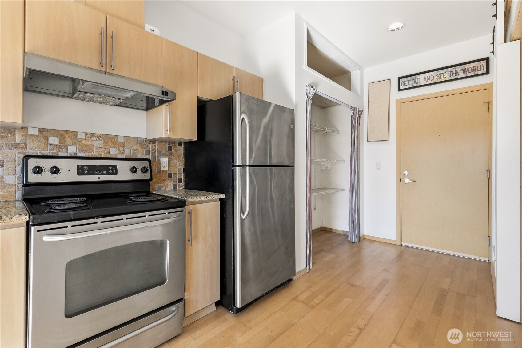 424 North 85th Street, Unit 404 Seattle, WA 98103 - Photo 7 of 31