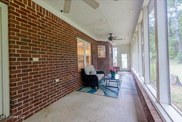 $460,000 | 1995 Old Highway 301, Lake Cormorant, MS 38641