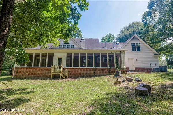 $460,000 | 1995 Old Highway 301, Lake Cormorant, MS 38641